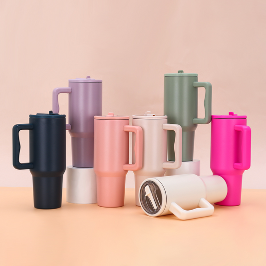 STANLEY CUP TUMBLER NOVI MODEL SA INTEGRISANOM SLAMKOM