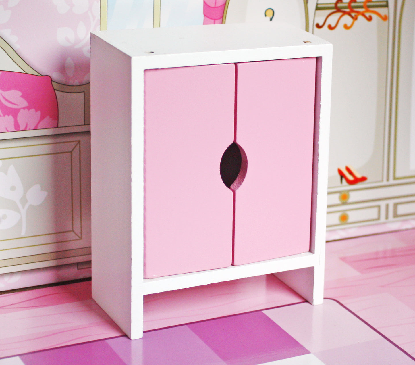 DREVENA KUĆICA ZA LUTKE BARBIE SA NAMJEŠTAJEM